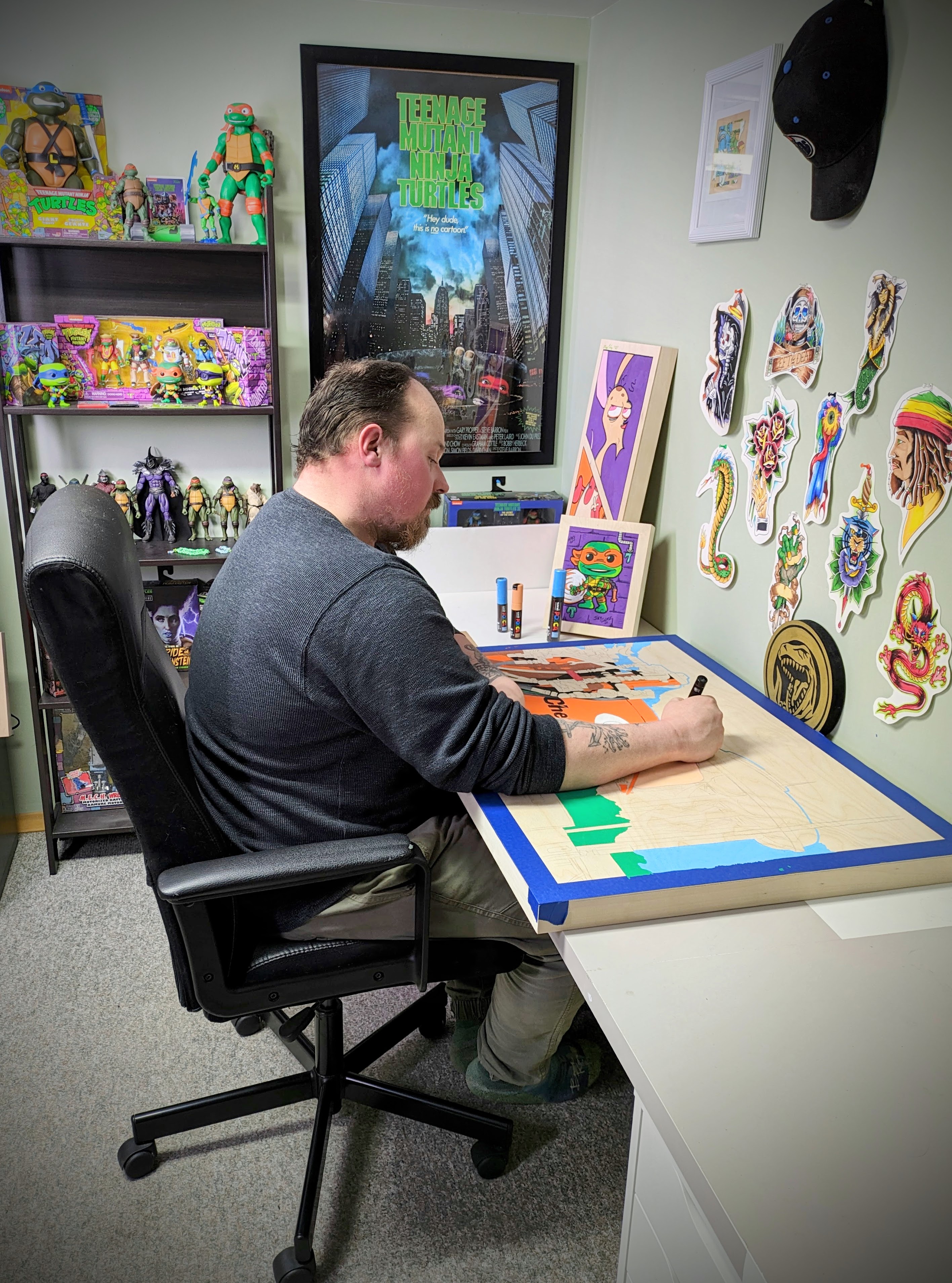 Photo of Joey Colorz drawing